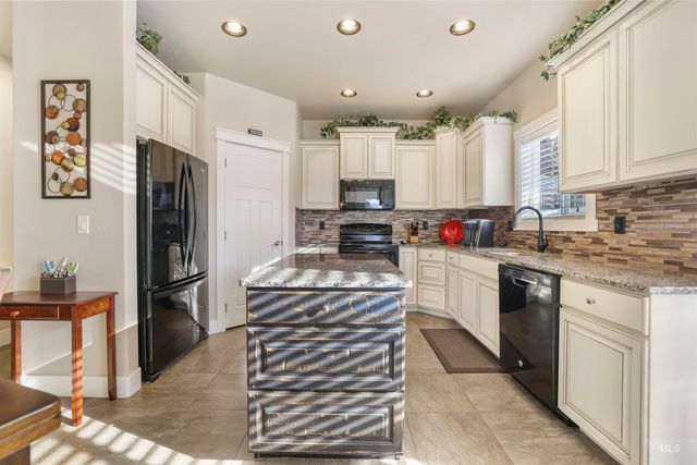 2734 Meadowbrook Dr, Twin Falls, ID 83301