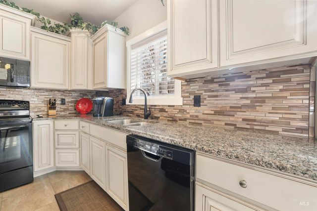 2734 Meadowbrook Dr, Twin Falls, ID 83301