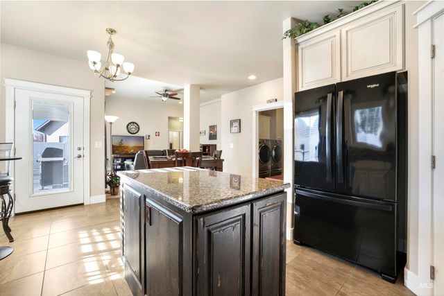 2734 Meadowbrook Dr, Twin Falls, ID 83301