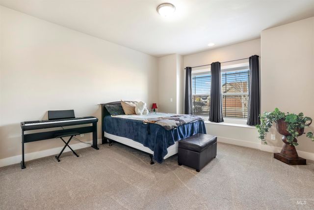 2734 Meadowbrook Dr, Twin Falls, ID 83301