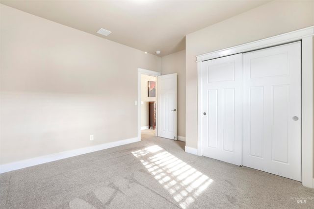 2734 Meadowbrook Dr, Twin Falls, ID 83301