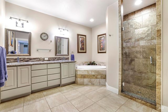 2734 Meadowbrook Dr, Twin Falls, ID 83301