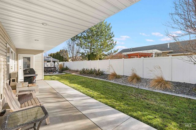 2734 Meadowbrook Dr, Twin Falls, ID 83301