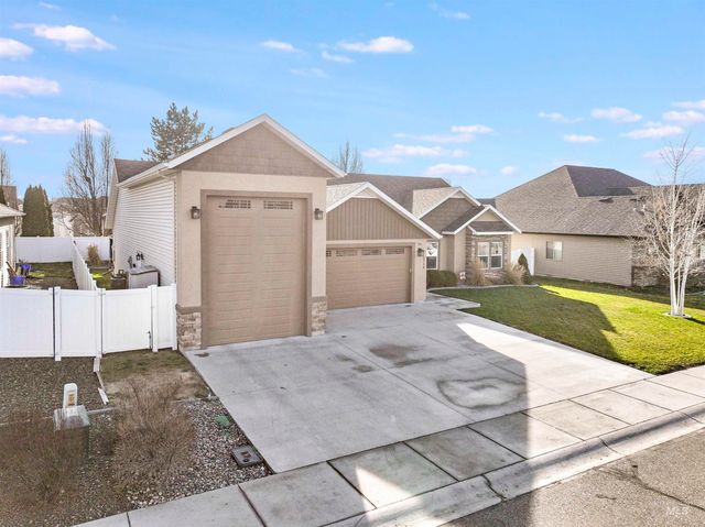 2734 Meadowbrook Dr, Twin Falls, ID 83301