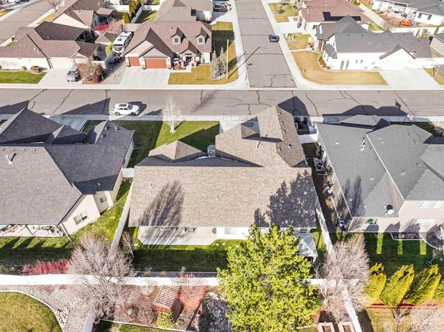 2734 Meadowbrook Dr, Twin Falls, ID 83301