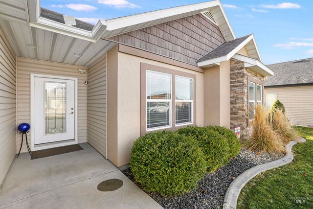2734 Meadowbrook Dr, Twin Falls, ID 83301