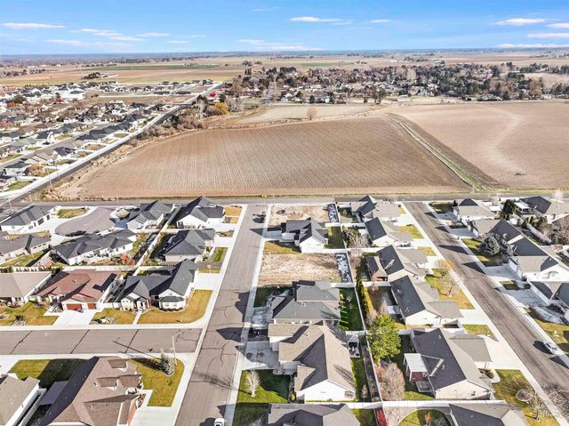 2734 Meadowbrook Dr, Twin Falls, ID 83301