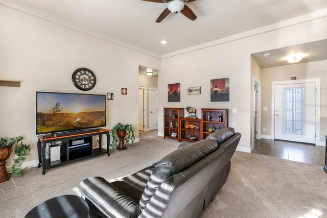 2734 Meadowbrook Dr, Twin Falls, ID 83301