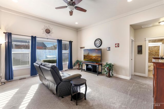 2734 Meadowbrook Dr, Twin Falls, ID 83301