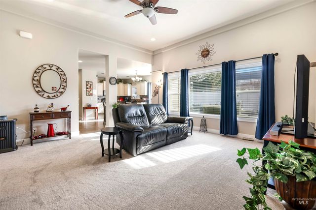 2734 Meadowbrook Dr, Twin Falls, ID 83301