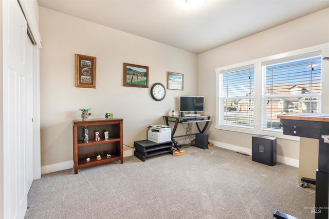 2734 Meadowbrook Dr, Twin Falls, ID 83301