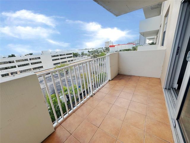 1455 N Treasure Dr 7B, North Bay Village, FL 33141