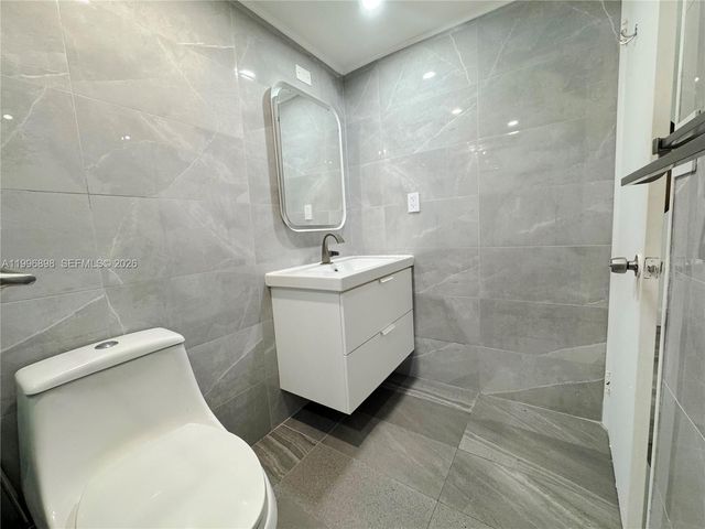 1455 N Treasure Dr 7B, North Bay Village, FL 33141