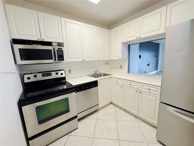 1455 N Treasure Dr 7B, North Bay Village, FL 33141