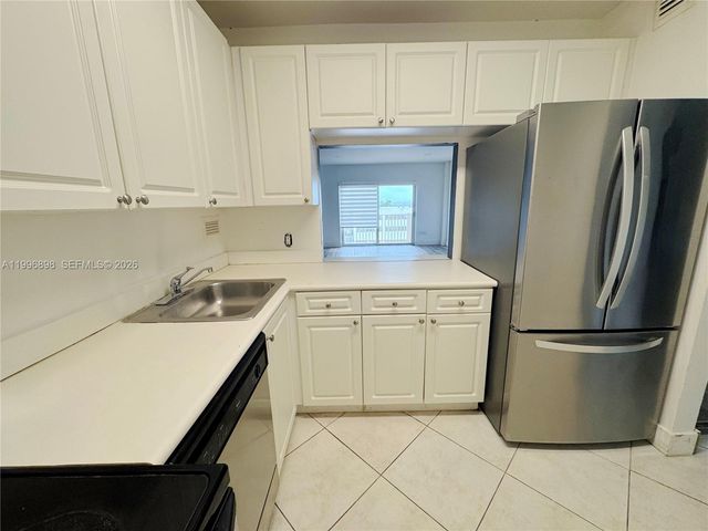 1455 N Treasure Dr 7B, North Bay Village, FL 33141