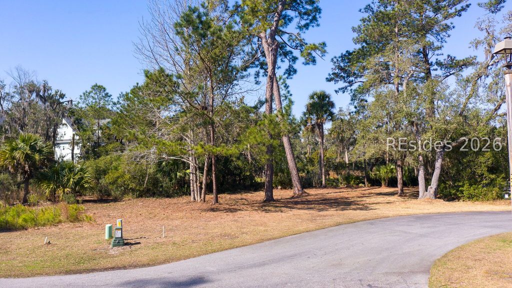 7 Silver Oak Cir, Hilton Head Island, SC 29926