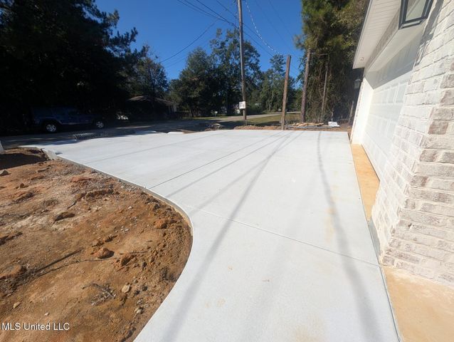 10737 Linohau Way, Diamondhead, MS 39525