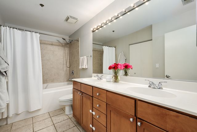 758 N Larrabee Street 514, Chicago, IL 60654