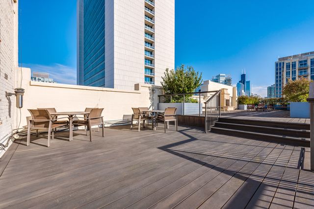 758 N Larrabee Street 514, Chicago, IL 60654