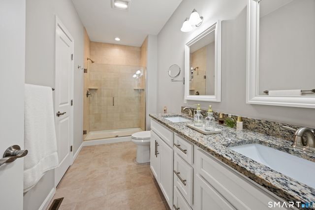 40 Lombard Circle 40, North Haven, CT 06473