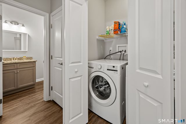 40 Lombard Circle 40, North Haven, CT 06473