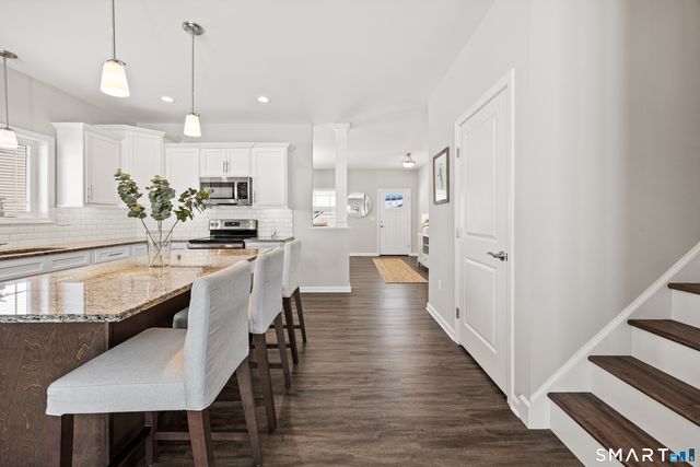 40 Lombard Circle 40, North Haven, CT 06473