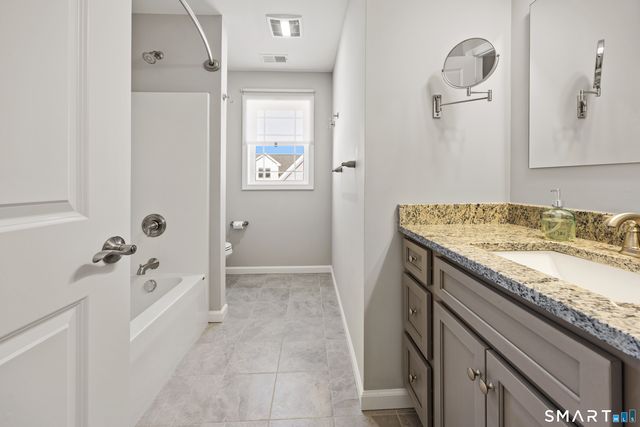 40 Lombard Circle 40, North Haven, CT 06473