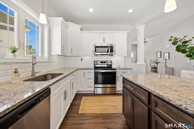 40 Lombard Circle 40, North Haven, CT 06473