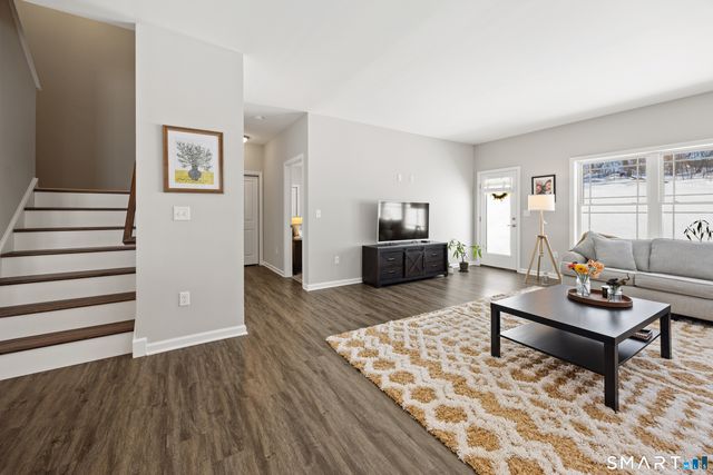 40 Lombard Circle 40, North Haven, CT 06473