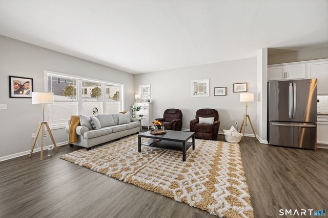 40 Lombard Circle 40, North Haven, CT 06473