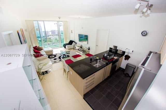 79 SW 12th St 3704-S, Miami, FL 33130