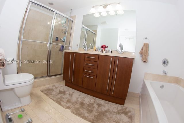 79 SW 12th St 3704-S, Miami, FL 33130