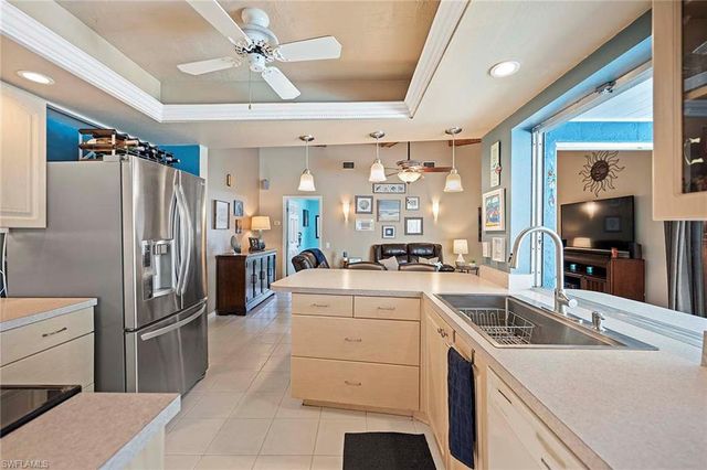 918 SE 28th TER, Cape Coral, FL 33904