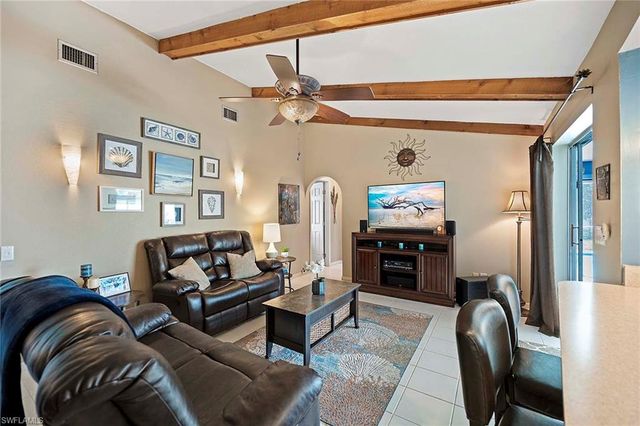 918 SE 28th TER, Cape Coral, FL 33904