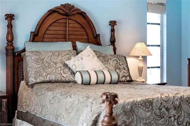 918 SE 28th TER, Cape Coral, FL 33904