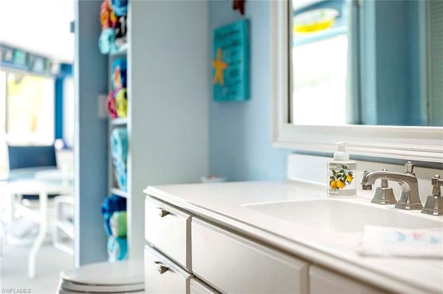 918 SE 28th TER, Cape Coral, FL 33904