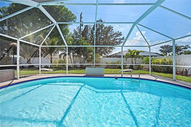 918 SE 28th TER, Cape Coral, FL 33904