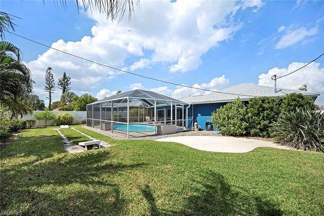 918 SE 28th TER, Cape Coral, FL 33904