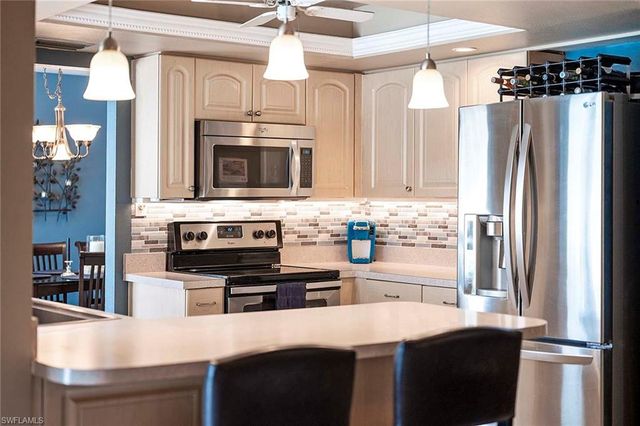 918 SE 28th TER, Cape Coral, FL 33904