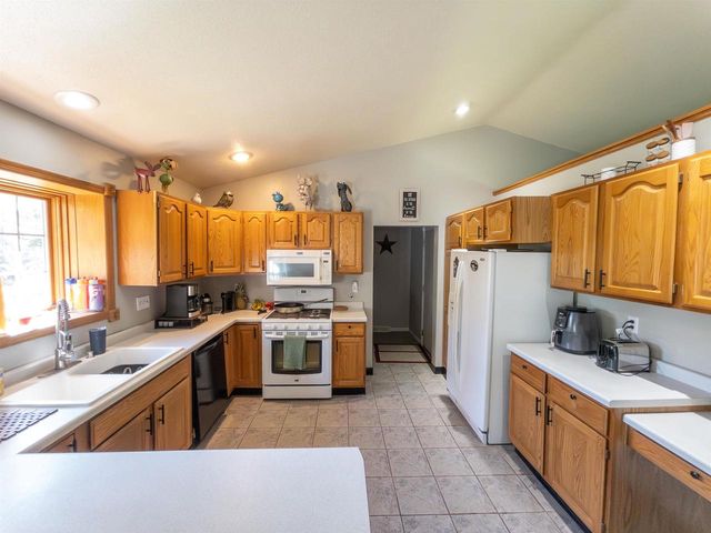 W7961 County Rd E, Oxford, WI 53952