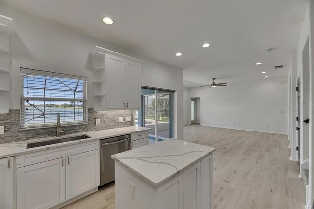 1806 MIRA LAGO CIRCLE, Ruskin, FL 33570