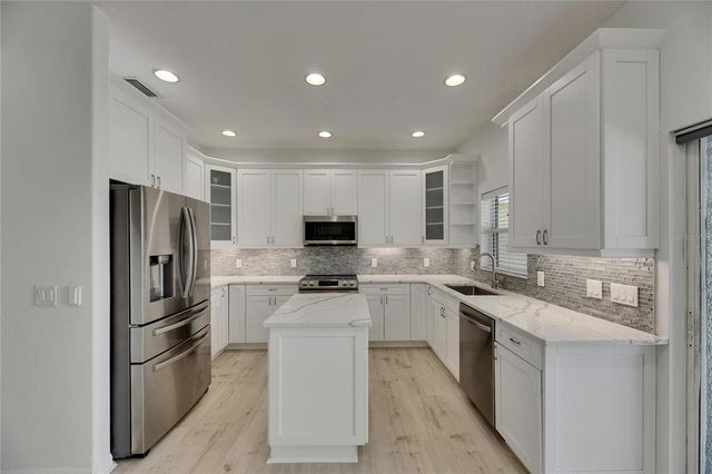 1806 MIRA LAGO CIRCLE, Ruskin, FL 33570