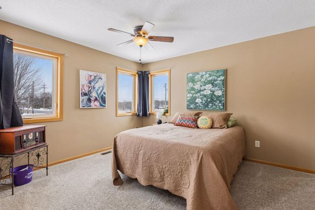 19490 Prairieview Drive, Rogers, MN 55374