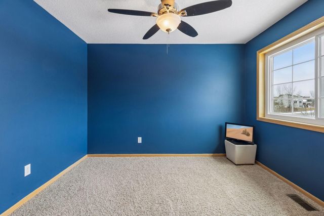 19490 Prairieview Drive, Rogers, MN 55374