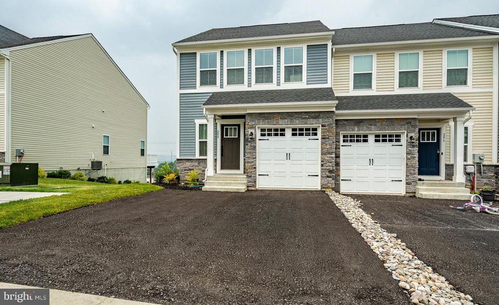 208 CHASE DR, Downingtown, PA 19335