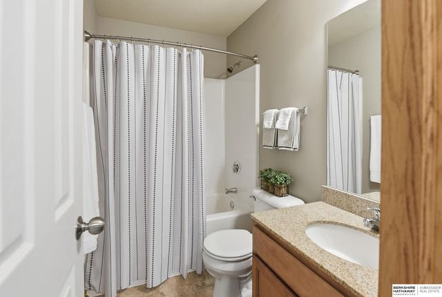 1815 N 176 Plaza, Omaha, NE 68118