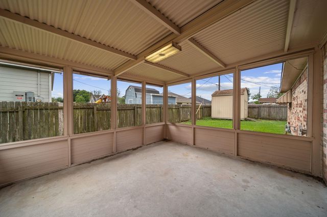 11024 San Jacinto Drive, La Porte, TX 77571