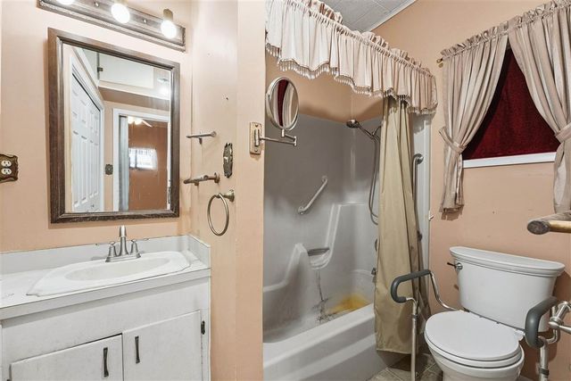 202 Gill Street, Dequincy, LA 70633