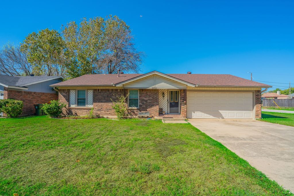 6941 Bennington Drive, Watauga, TX 76148 — exterior