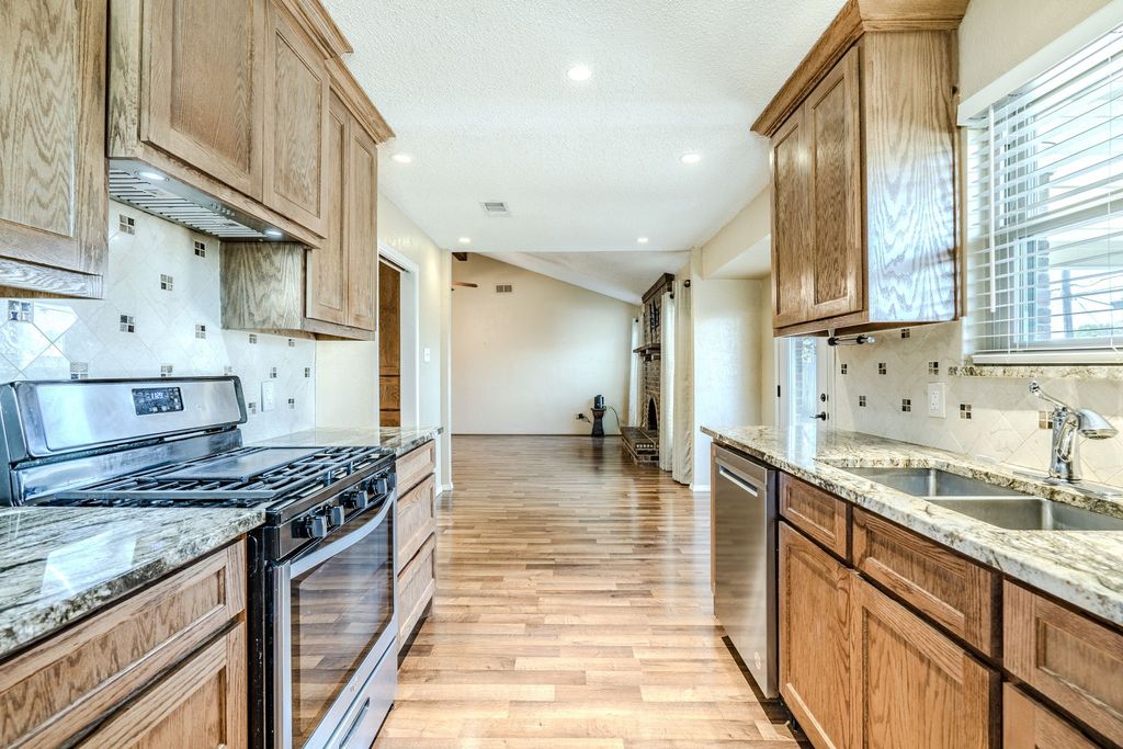 6941 Bennington Drive, Watauga, TX 76148 — photo 5